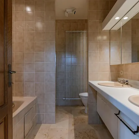 Villa Huswell - Charming Near The